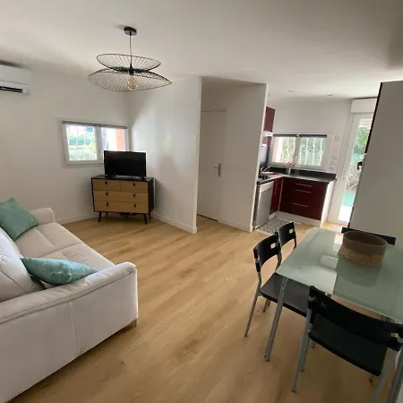 Apartment Super 80m De La De Plain Pied Avec 50m2 Exterieur Saint-Raphael (Var)